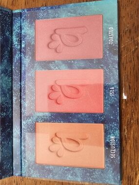 Alamar Cosmetics Colorete Blush Trio palette "Medium Tan"